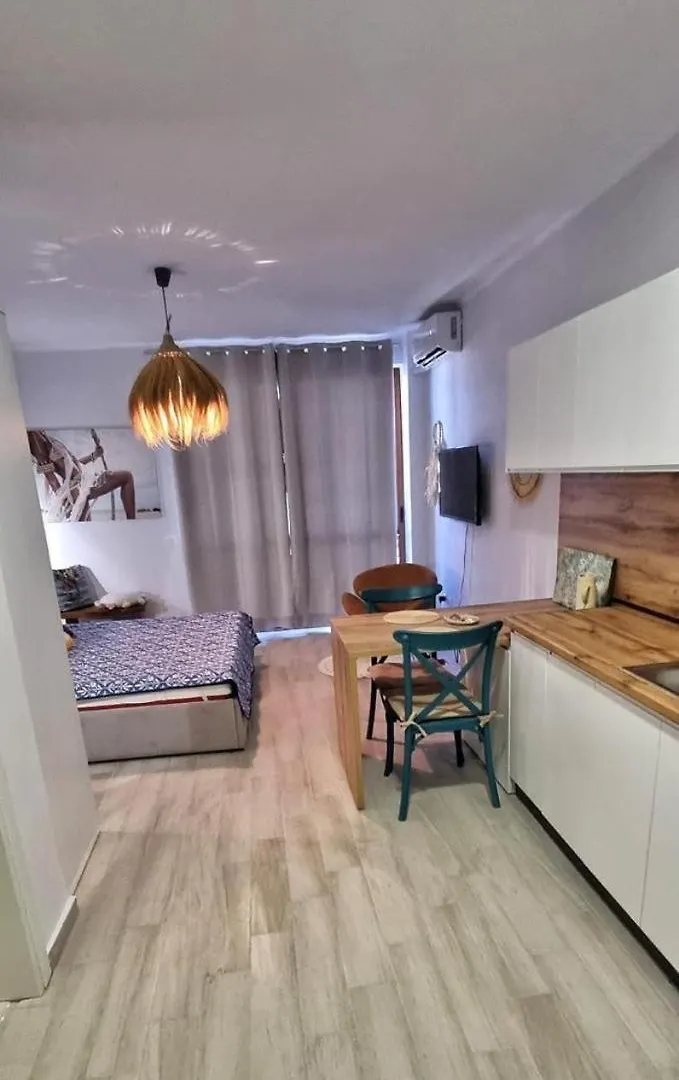 Ewa'S Apartments Дуррес 0*,  Албания
